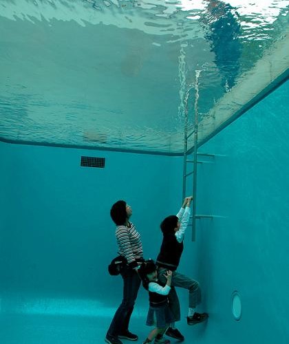 Reverse Pool Illusion Dry Under Water