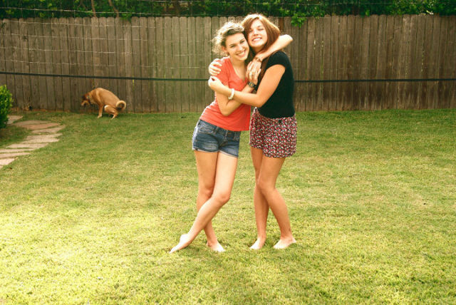 Babes Failwin Photobomb