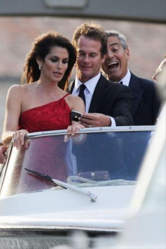 George Clooney Photobomb